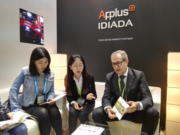 Applus IDIADA中国业务总监乔安•卡博（Joan Carbo）先生（右）