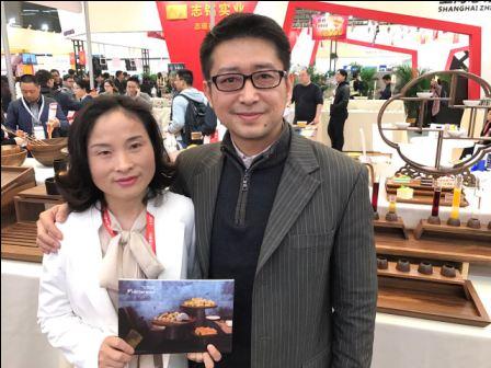 上海飞德鸸木制品有限公司总经理顾峰美女士和总经理张孟文先生