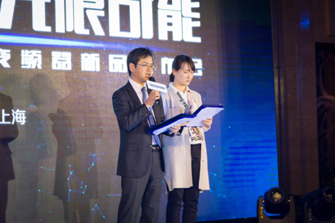 【安川电机（中国）有限公司董事长兼总经理 今福正教（左）致开幕辞】