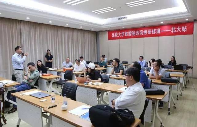 专家与现场学员的互动交流