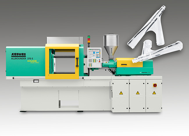 在 2018 年中国国际橡胶塑料展会上，一台 Allrounder 370 E Golden Electric 生产用于输液治疗的 Y 型联接部件。