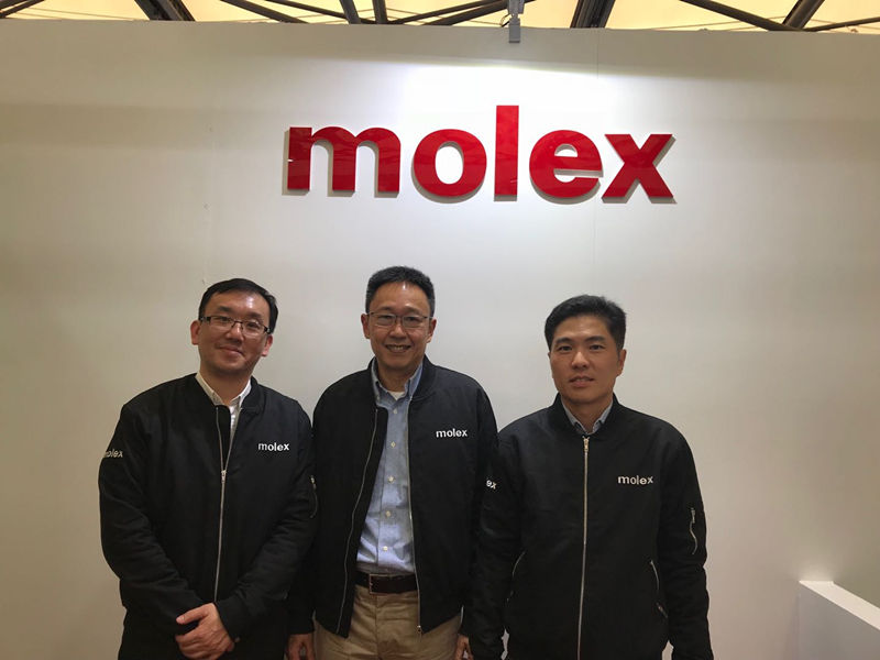 Molex高层在展会上合影