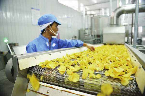 薯片：桶装与袋装有区别 切片、挤压各有风采