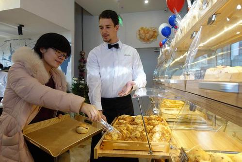 洛娃集团布局面包店  食品业务或成新的业绩增长点