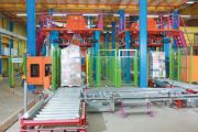 图6:包装好的货物不受天气条件影响，防尘防潮e verpackte Ware ist sicher vor Witterungseinfl a ssen, Staub and Feuchtigkeit geschutzt.