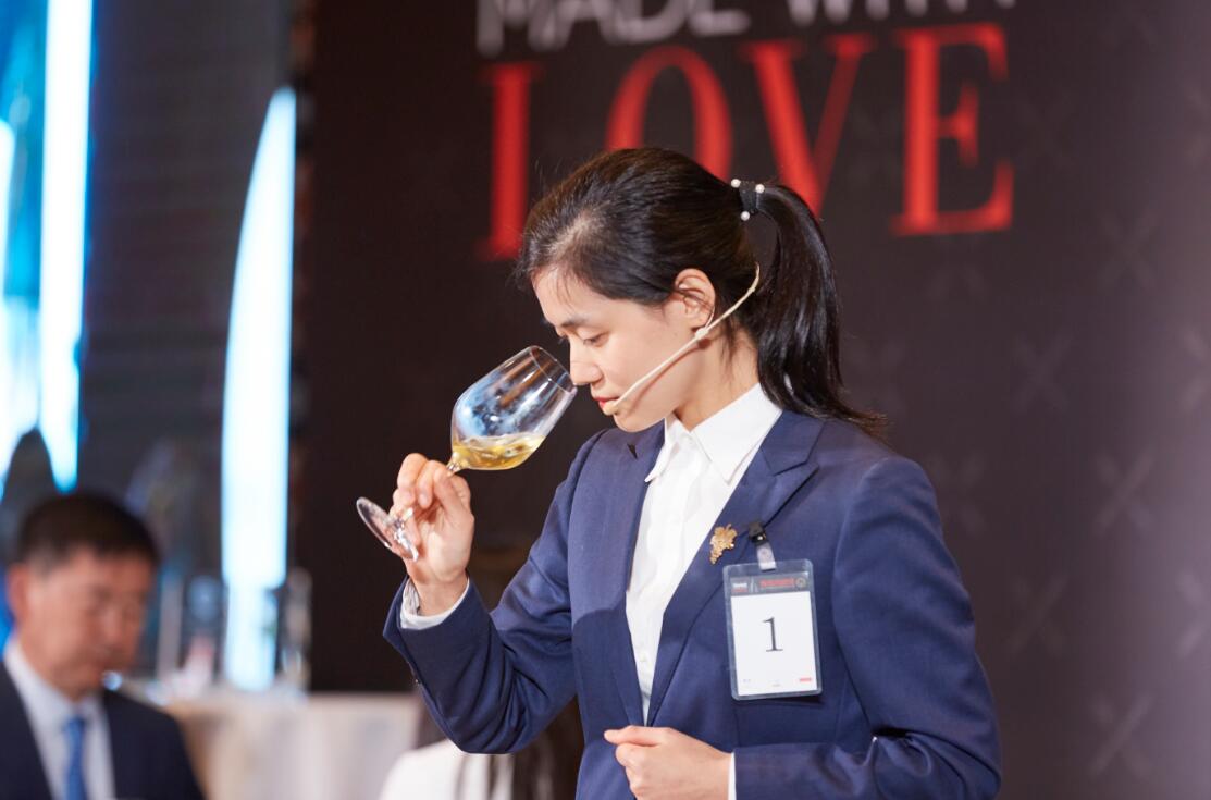 2018中国最佳法国酒侍酒师大赛女侍酒师夺冠 