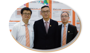 广东标美硅氟新材料营销总监周小波（中）， 技术负责人武振刚（左）