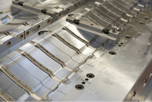 多腔专家：生产消费品的多件注塑模