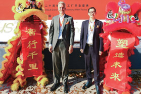 igus CEO Frank Blasé先生（左）、igus中国总经理毛建军先生（右）