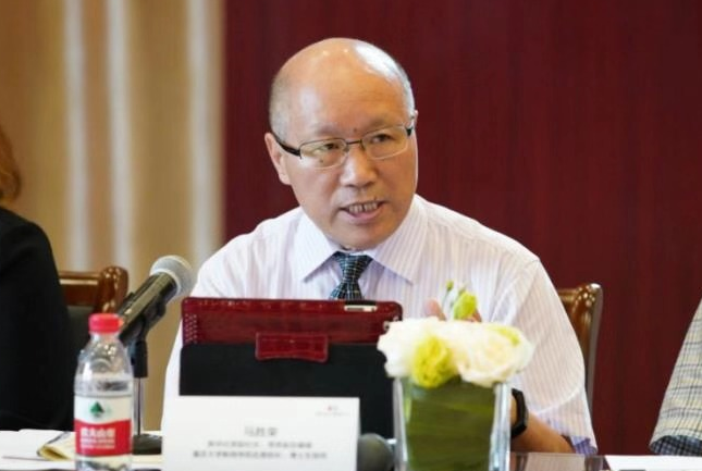 原新华社副社长马胜荣在座谈会上发言