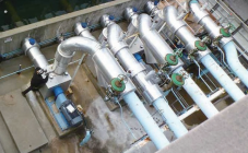 图2：15号泵是右边的第一台泵，18号泵是左边最后一台泵。每台泵的吸入口是一个20英寸的管道，带有一个扇形开口，垂直穿过通道。 （图片由ProPump Service提供）