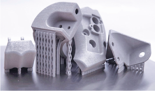 图2：Aeroswift 粉体熔融成型系 统被用于制造 AHRLAC 飞机的 节流手柄、发动 机状态杆手柄以 及钛管道部件。