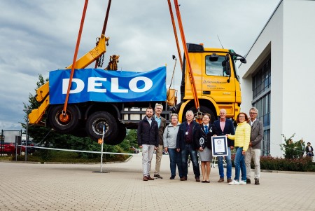 DELO 创造了最强粘合剂的世界纪录