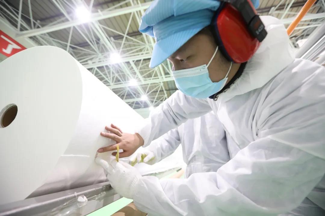多条熔喷线近日投产，为何熔喷布价格仍居高不下？
