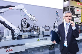 ABB推出其迄今最紧凑、最轻量的六轴机器人