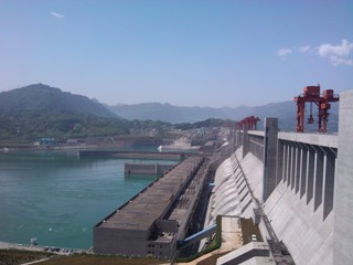 为应对极端气候，国内加强水利工程建设，海外：给北海造坝！