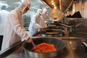 中铁总：将严格规范高铁餐饮服务
