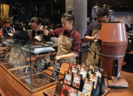 星巴克上海臻选烘焙坊平均营收40万/天