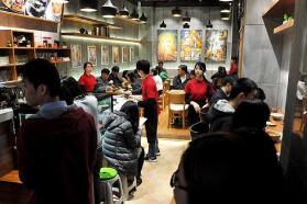 餐饮用工：“妈妈辈”服务员越来越多