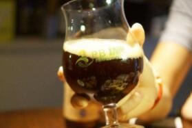 我国啤酒消费升级，小型精酿啤酒企业增长快