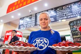 走出国门，松哥俄罗斯开启“小龙虾快闪店”