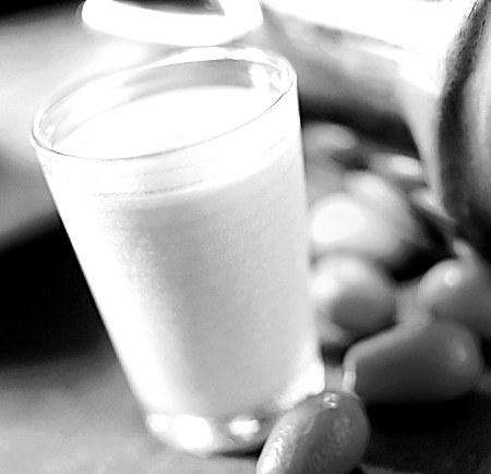 2017上半年三大乳业巨头业绩分析：伊利稳坐乳业老大之位，净利为蒙牛的3倍