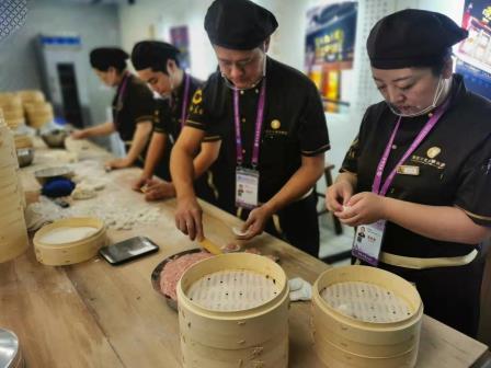 豫园餐饮老字号再度亮相进博会  展海派餐饮文化魅力