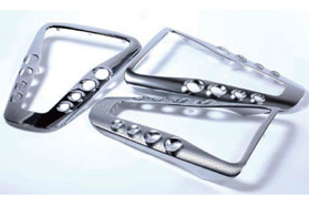 对镀铬合金结构进行精确的激光拉丝处理