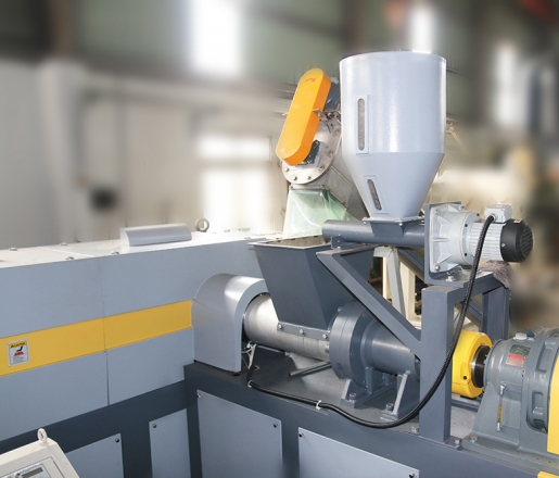 Eco-friendly recycling machine from Genius