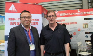 （左）All Sensors China Co.,Ltd. 销售总监 王晓峰，（右）All Sensors Corporation 副 总裁 Dale Dauenhauer