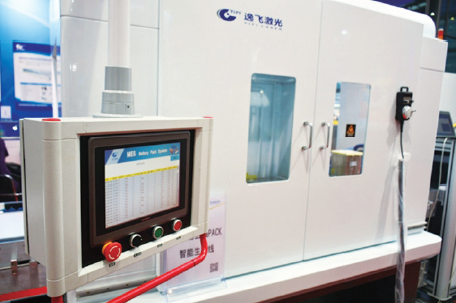 CIBF 2016 深圳展 览会上企业展出的 高柔性智能自动化 电池PACK 产线