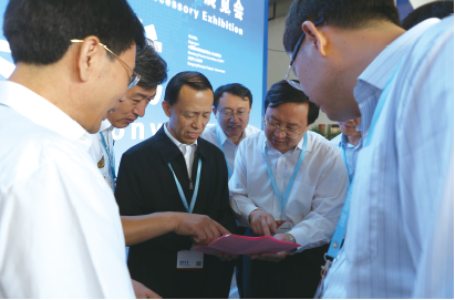 山东省副省长出席展会