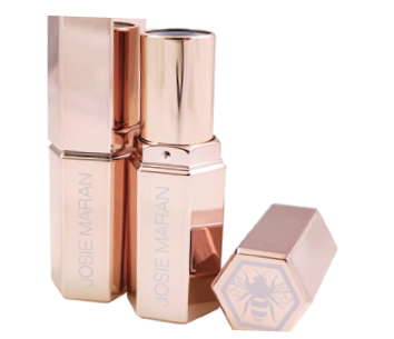 Josie Maran 的“Argan Lip Sting Plumping Butter”润唇膏采用时尚靓 丽的金属化包装，由Roberts Beauty 供应