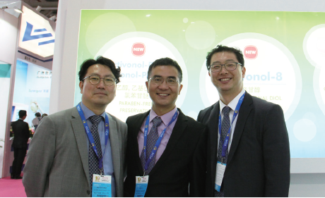 ACTIVON 公司CEO Daniel Younki 博士（右一）