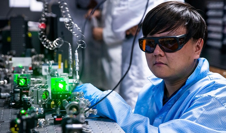 南洋理工大学研究团队开发出生产高强度超快激光器的新方法