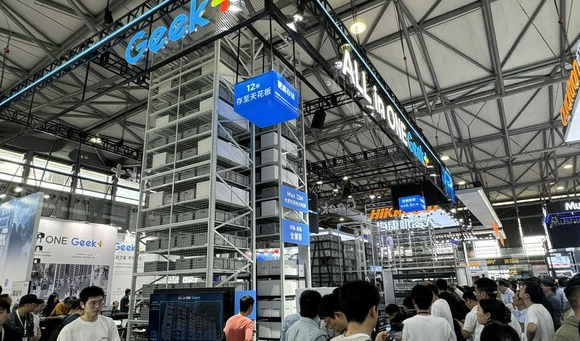 Geek+ 推出业界最高移动机器人，可用于高达 12 米的仓库自动化