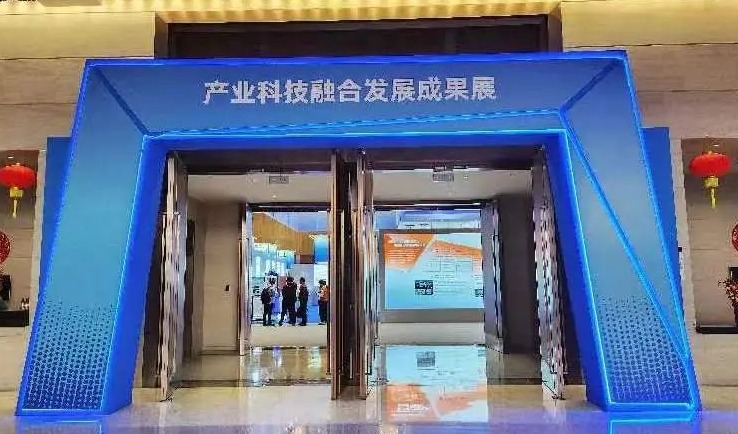 鸿浩半导体板级基板的激光解键合设备亮相广东省高质量发展大会