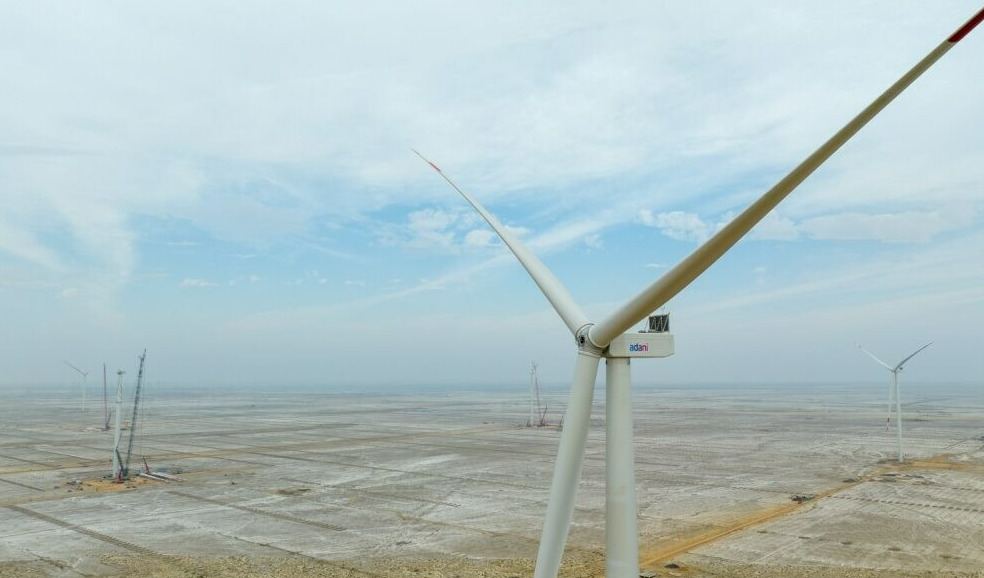 Adani Green 开始在全球最大的可再生能源园区发电