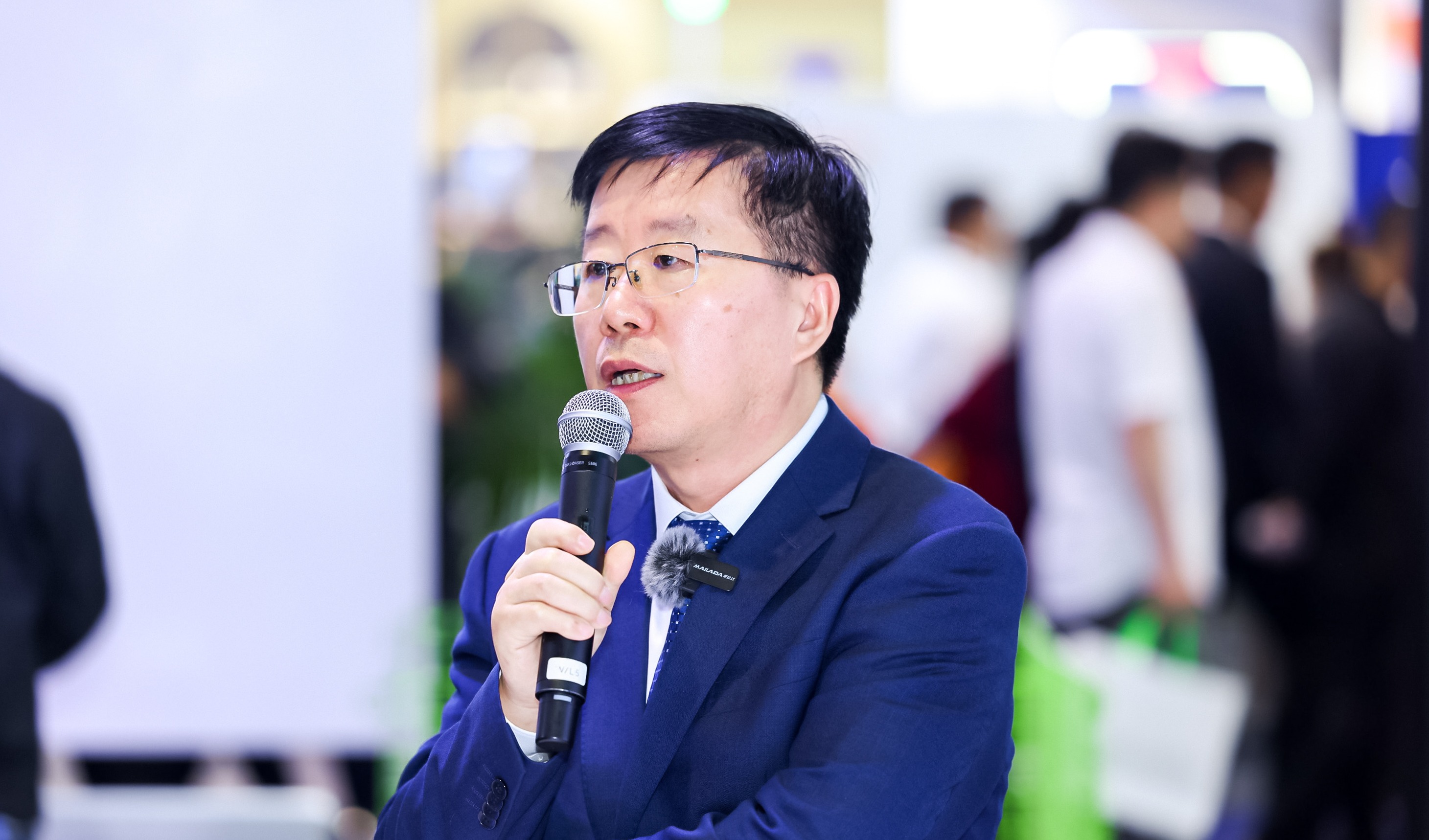 CHINAPLAS 2024 | 伊之密携多款创新注塑成型解决方案亮相，引领行业新风向