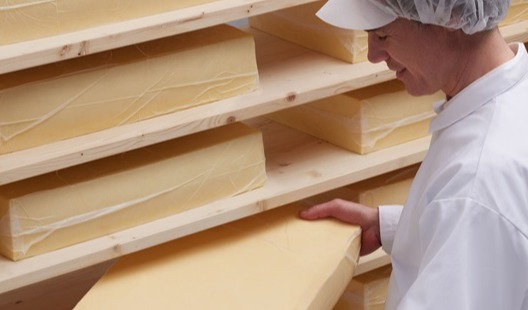 How to reduce moisture and cutting loss sustainably during cheese maturation