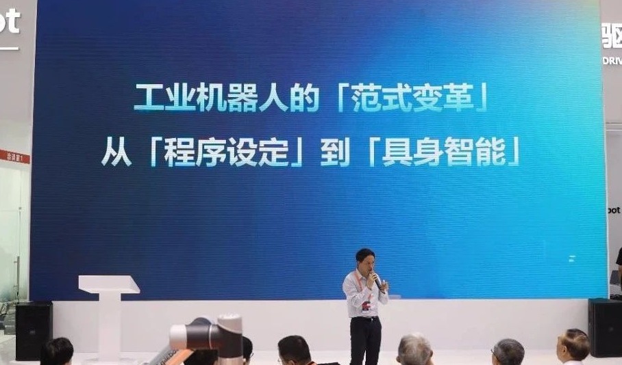微亿智造携手捷勃特全球首发具身智能工业机器人