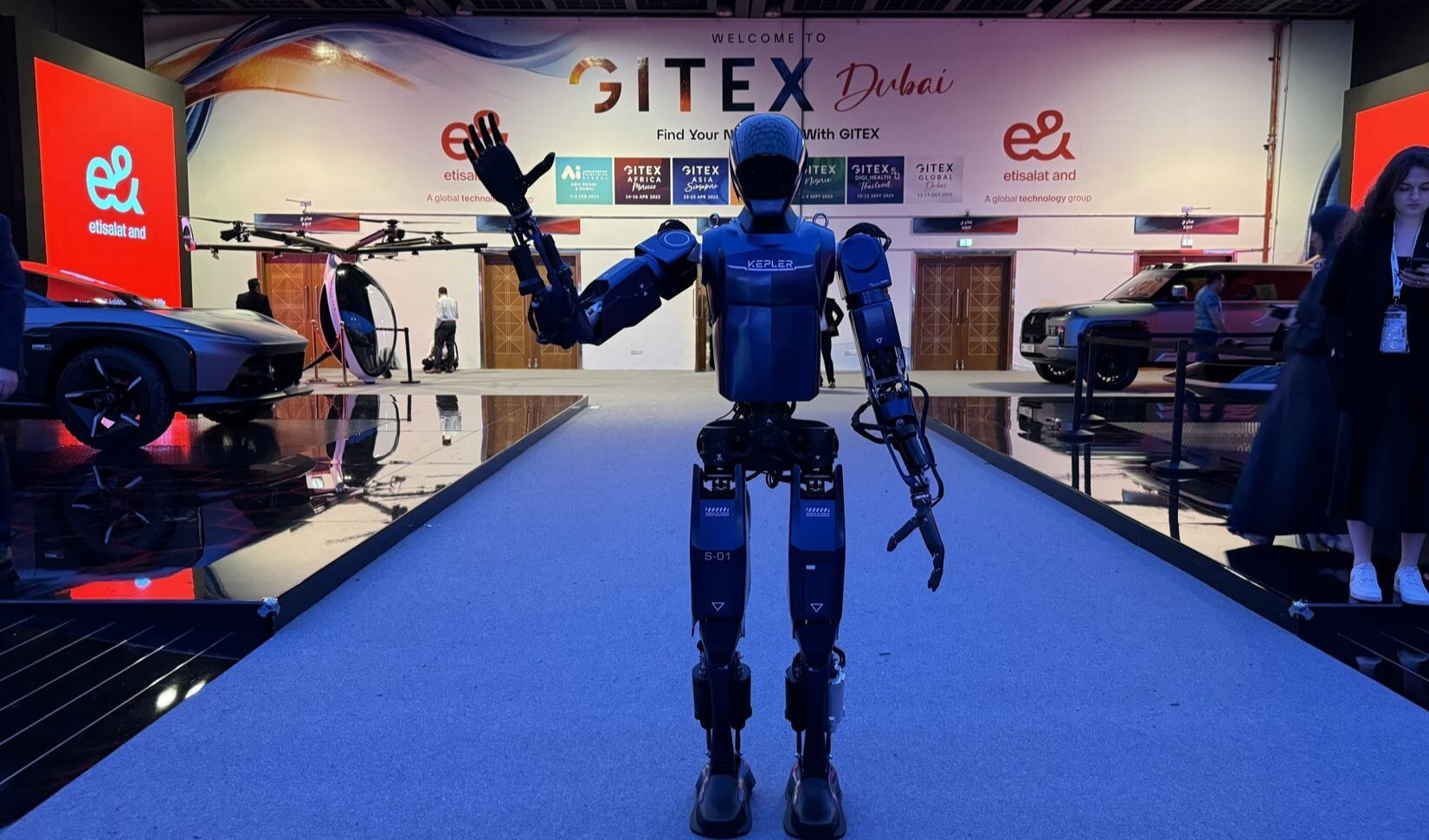 开普勒通用人形机器人先行者K2在GITEX GLOBAL 2024首度公开亮相