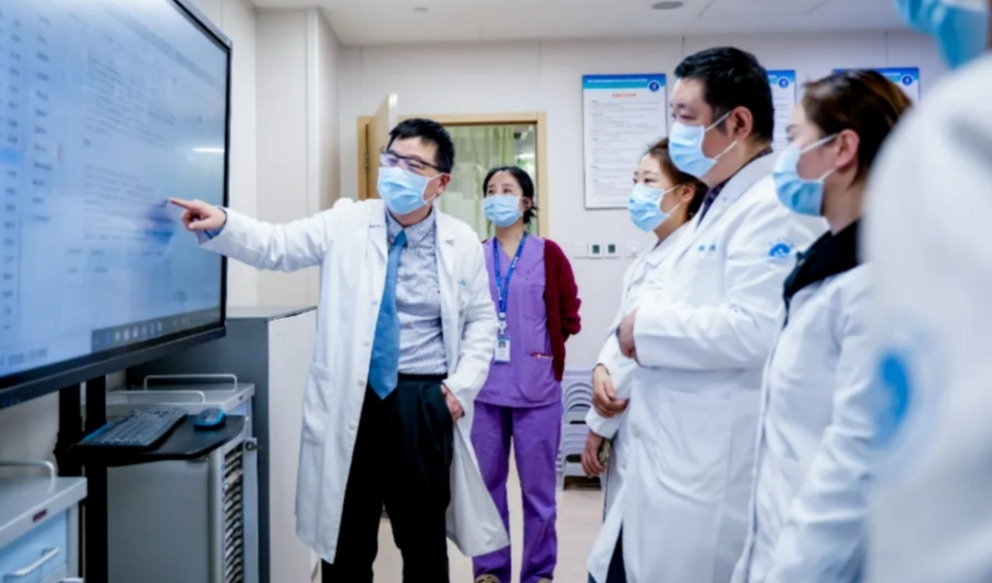 “AI + 医疗”实现突破 | 迈瑞联手腾讯发布全球首个临床落地重症大模型