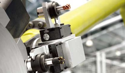 Hands free tool changes for smarter machining