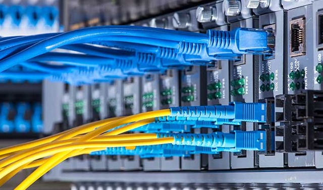 STMicroelectronics powers faster cloud optical interconnects for datacenters and AI