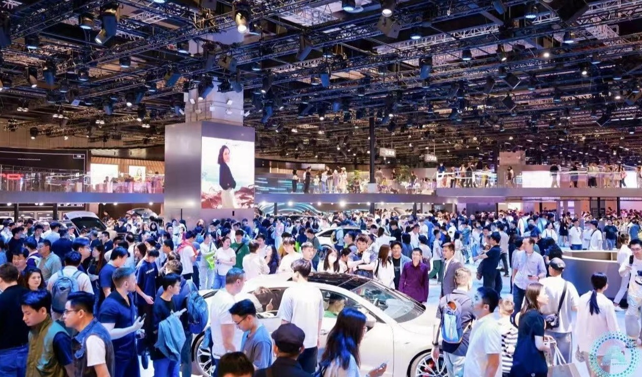 智驾革命再升级！2025上海车展解码生成式AI重构汽车产业新范式