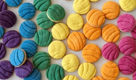 IBIE 2025: GNT highlights plant-based EXBERRY® colors with rainbow concha cookies