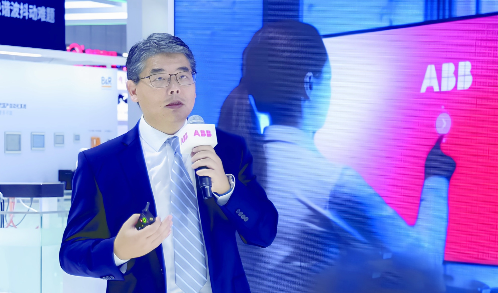ABB：赋能自主多功能机器人与工业“智”造