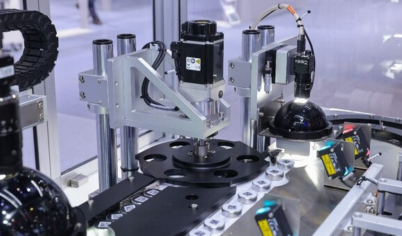 欧姆龙自动化两大技术首展进博,引领智能制造新变革