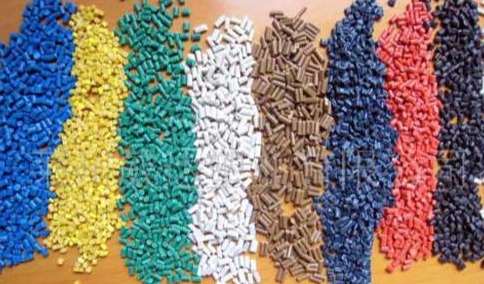 废塑料再生跻身部级中试优先方向 塑料循环经济迎政策赋能新机遇